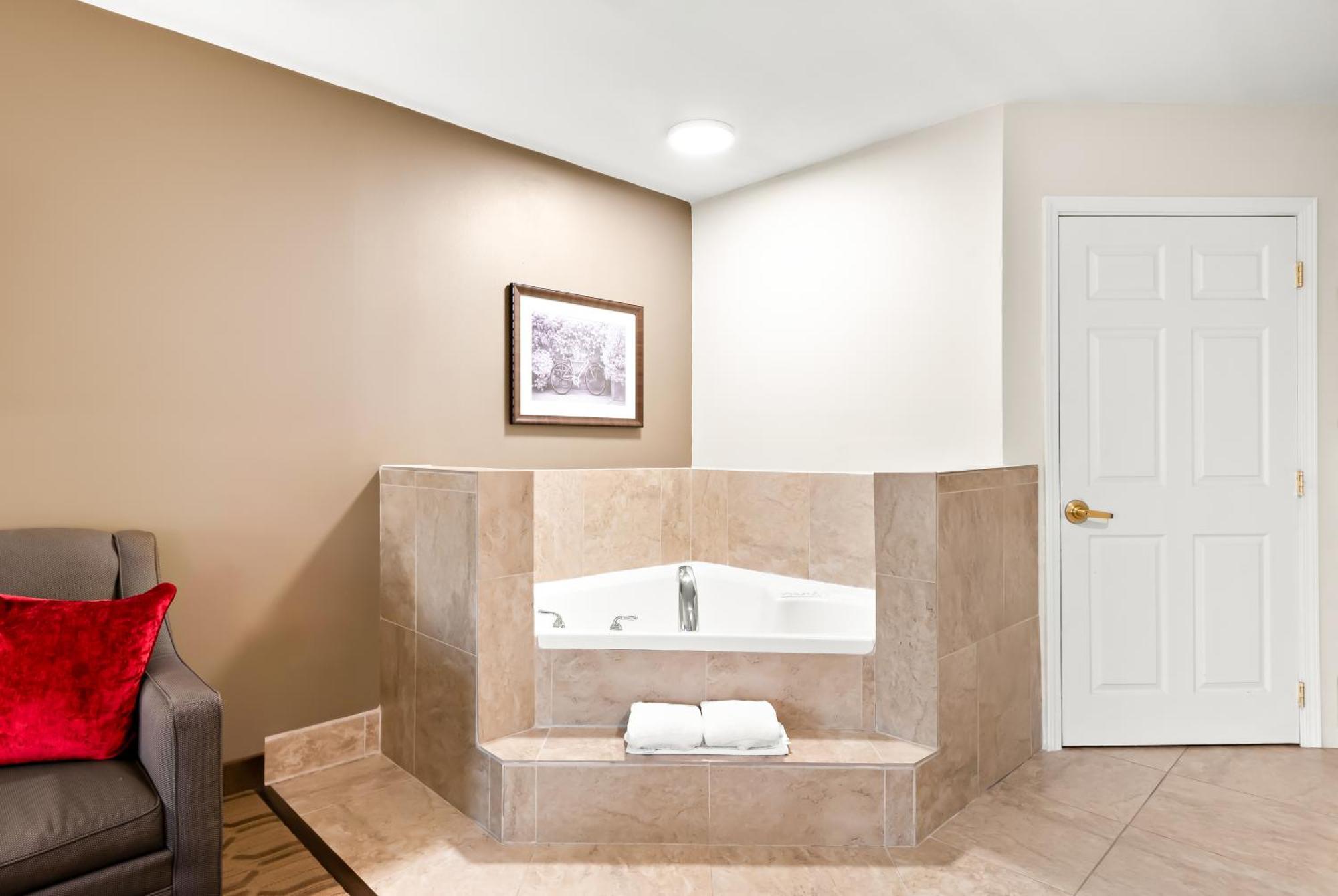 Best Western Palmyra Inn & Suites Exterior photo